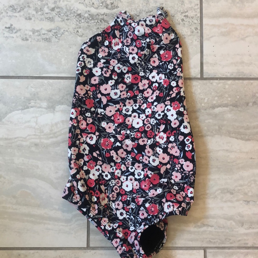 Super cute girls billabong swimsuit